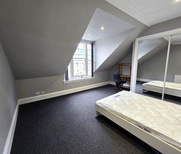 3 bedroom flat to rent - Photo 3