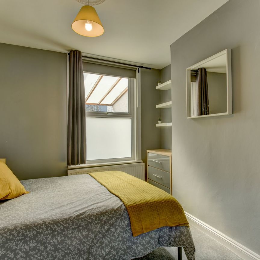 1 bed house share to rent in Albemarle Road, Taunton, TA1 - Photo 1