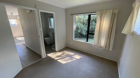 Charming 1BR Unit in Onerahi! - Photo 3