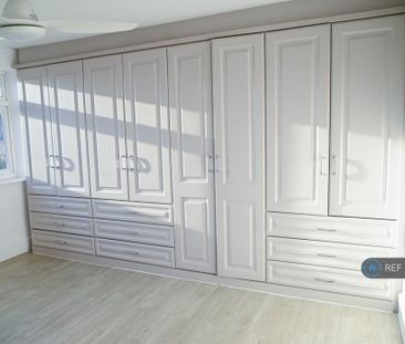 4 bedroom semi-detached house to rent - Photo 6