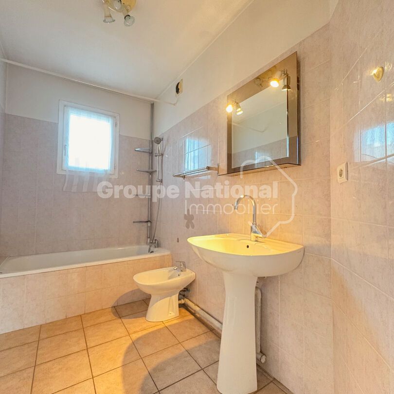 A LOUER Appartement 2 chambres de 62m2 avec terrasse, cellier et parking, - Photo 1