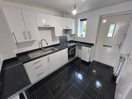 2 bedroom terraced house to rent - Photo 3