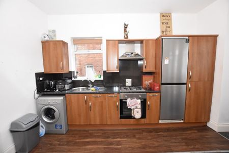 2 bedroom flat to rent - Photo 4