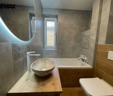 K pronájmu útulný byt 3+1 v přízemí – ideální pro klidné bydlení i ... - Photo 1