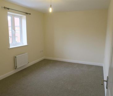 2 bedroom coach house to rent - Photo 2