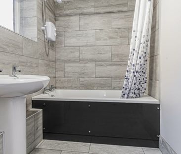 Gladstone Court, Headington - Photo 5