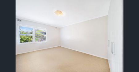 Spacious Apartment with House-like Proportions - Photo 5