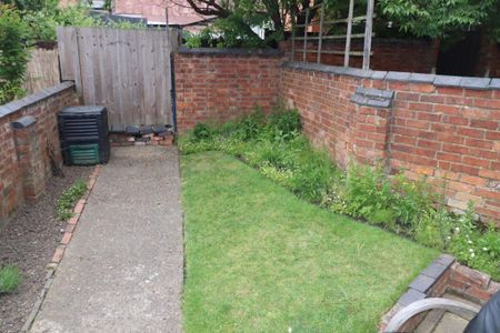 1 bedroom in a house share to rent - Photo 3