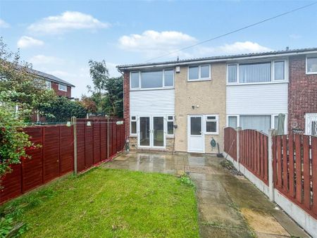 3 bedroom end of terrace house to rent - Photo 2