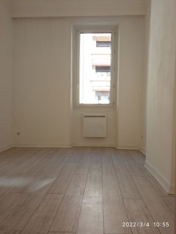 Appartement 2 pièces 38m2 MARSEILLE 8EME 650 euros - Photo 3