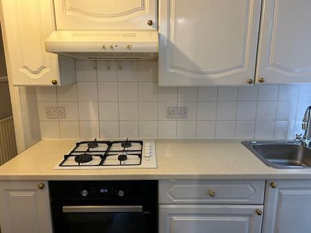 2 bedroom flat to rent - Photo 3