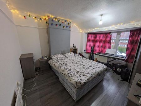 4 bedroom private hall to rent - Photo 3