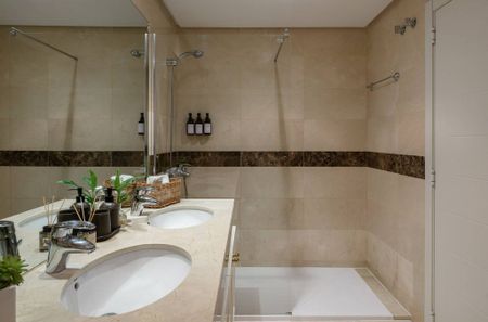 Luxury Flat for rent in Benahavís, Spain - Photo 3