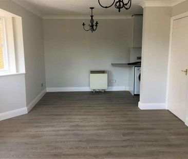 Gloucester Court, Moorfield Road, Denham Green, UB9 - Photo 4