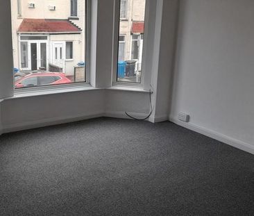 2 bedroom end of terrace house to rent - Photo 6