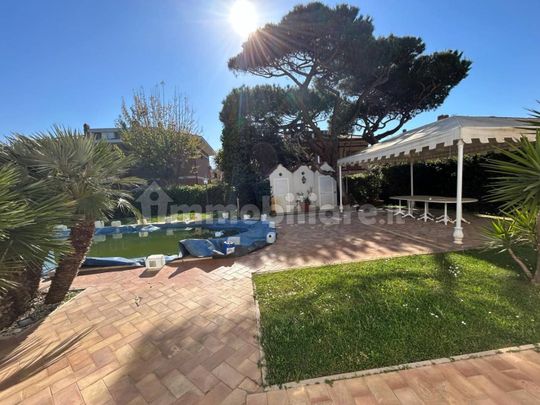 Villa unifamiliare via Ceriale, Fregene, Fiumicino - Photo 1