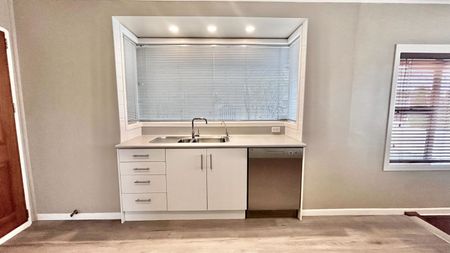 3 Bedrooms on Hillview Ave - Photo 4