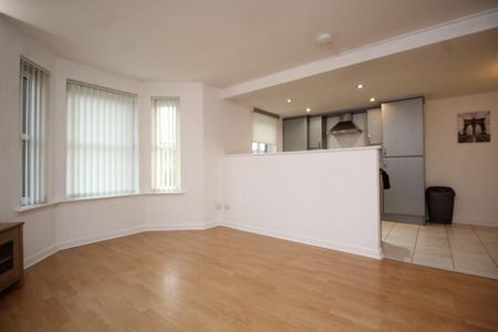 2 bedroom ground floor flat to rent - Photo 2