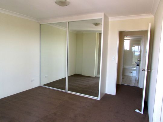 2 Bedroom Apartment with ensuite, Stunning open city and district views - Photo 1