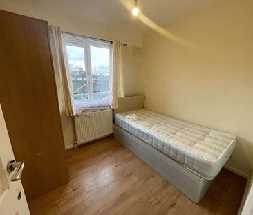 Homefield Road, HA8 - Photo 2