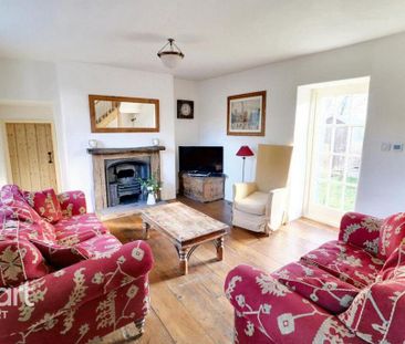 2 bedroom character property to rent - Photo 1