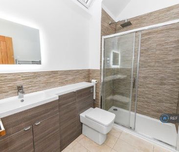 6 bedroom detached house to rent - Photo 2