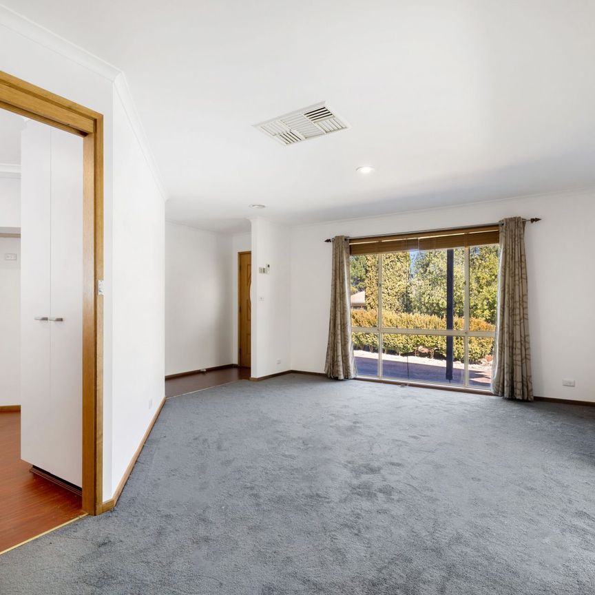 The ultimate family home right at the end of the cul de sac! - Photo 1