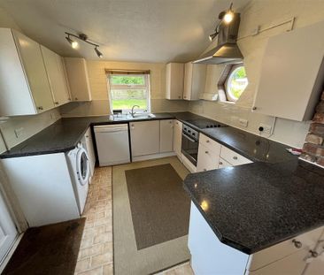 3 bedroom semi-detached house to rent - Photo 5