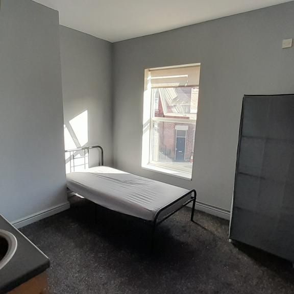 1 bedroom in a house share to rent - Photo 1