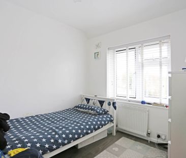 Price £2,100 pcm - Available 01/12/2025 - Part Furnished - Photo 4