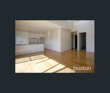 FIRST FLOOR TWO BEDROOM APARTMENT - Photo 3