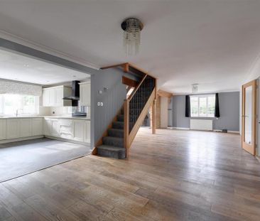 6 bedroom detached house to rent - Photo 3