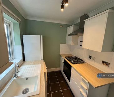 2 bedroom maisonette to rent - Photo 4