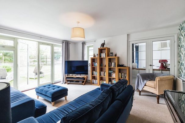 4 bedroom detached house to rent - Photo 1