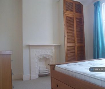 2 bedroom end of terrace house to rent - Photo 3
