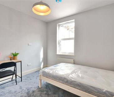 5 bedroom end of terrace house to rent - Photo 4