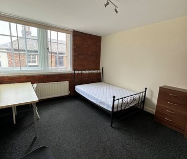 6 Bed Flat, Bells Square, S1 - Photo 6