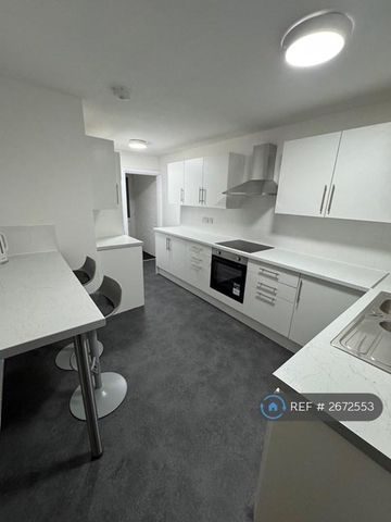 1 bedroom in a house share to rent - Photo 3