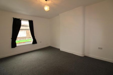 2 bedroom end of terrace house to rent - Photo 3