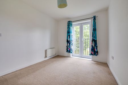 Standingwood Road, Ellesmere Port - Photo 2