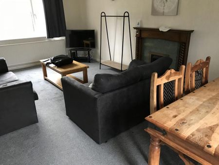 4 bedroom terraced house to rent - Photo 2