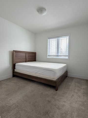 For Lease - 195 Collins Street, Collingwood, Ontario - Photo 2