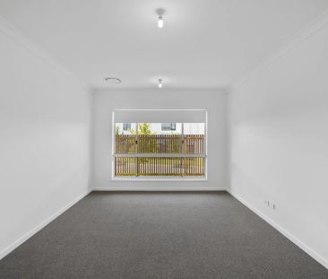 86 Tuscan Circuit, Greenbank. - Photo 1