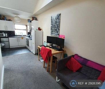 1 bedroom in a flat share to rent - Photo 3