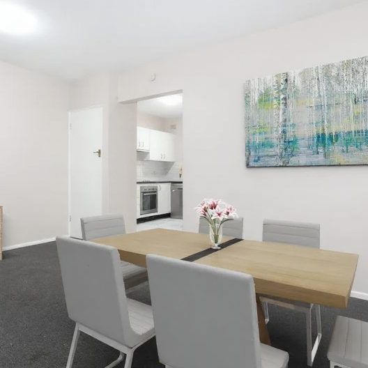 Beautifully renovated & serene 2 bed urban haven in superb lifestyle locale - Photo 1