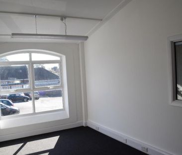 Mixed use to rent - Photo 2