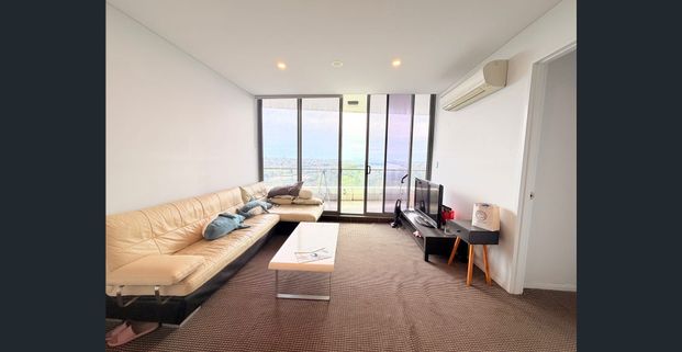 Two-Bedroom Apartment with the stunning water and city views! Fully Furnished! - Photo 1