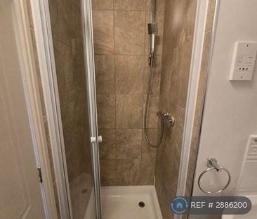 1 bedroom in a house share to rent - Photo 6