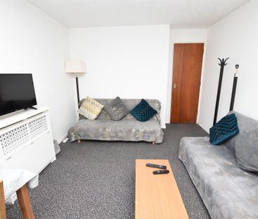 Webbscroft Road, Dagenham, Essex, RM10 - Photo 2