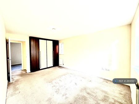 5 bedroom detached house to rent - Photo 2